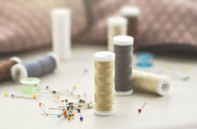 Sewing needles and threadAtelier Couture